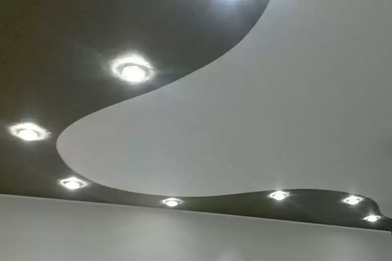 Криволинейный натяжной потолок